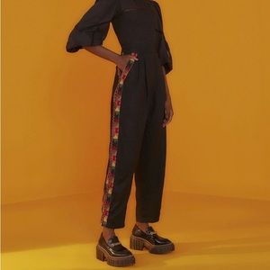 Brand new never been worn Farm Rio high-waisted straight-leg pants